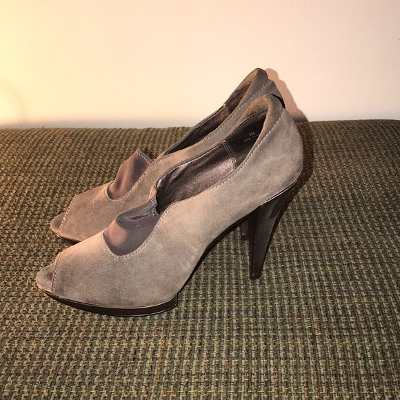 Heels - Picture 2 of 4